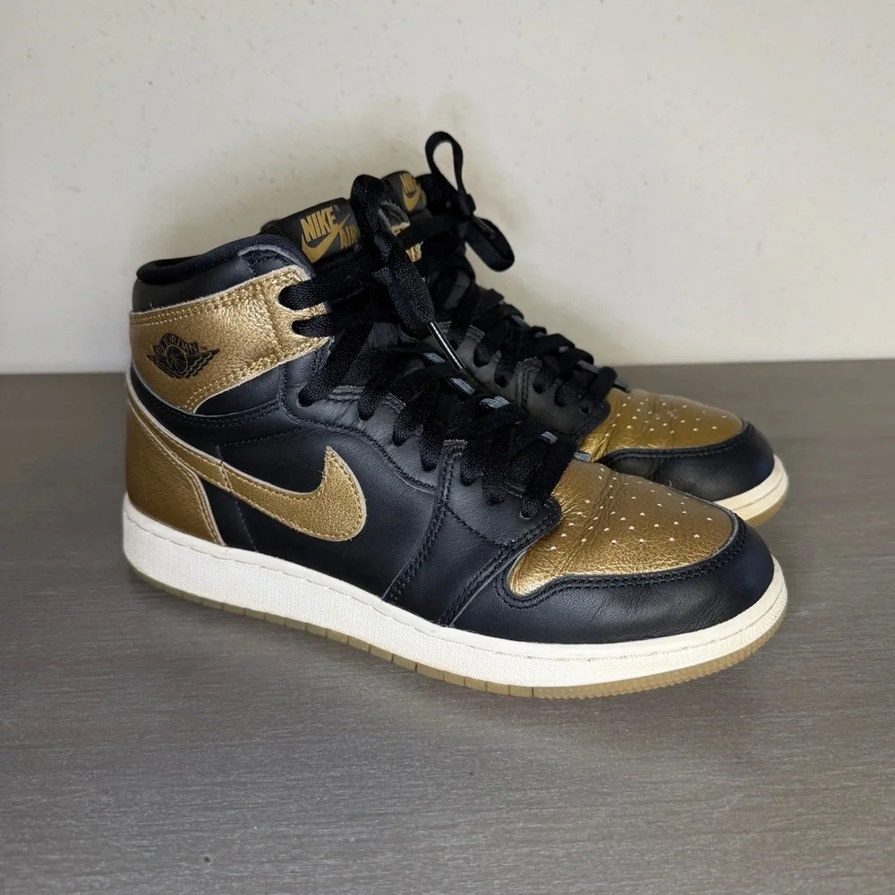 Nike Air Jordan 1 Retro High OG Black Metallic Gold GS 7Y Youth Teens Sneakers - Picture 1 of 9